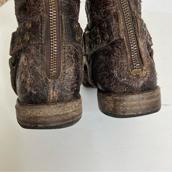 FRYE WOMEN'S PHILLIP STUDDED HARNESS BOOTS ROUND TOE Crackled Leather 9.5 Brown - Picture 8 of 15